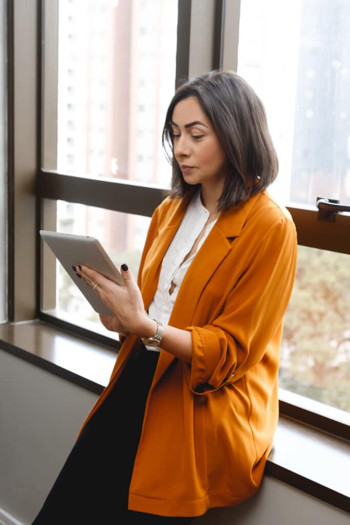 A permanent IT consultant works on her tablet device